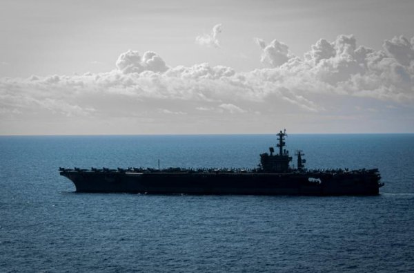 顺配宝 2架美军机在南海相继坠毁，原因正在调查中